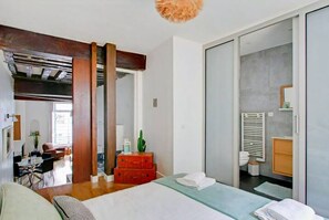 1 bedroom, free WiFi, bed sheets - Elegant Appartement at Saint Germain Des Prés in the Heart of Paris (Paris)