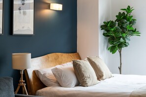 1 slaapkamer, een strijkplank/strijkijzer, reisbedje, gratis wifi
