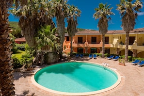 Appartement, 2 chambres, balcon | Piscine | Piscine extérieure