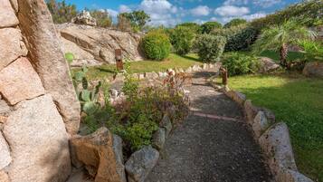 Apartment, 2 Bedrooms, Balcony | Property grounds