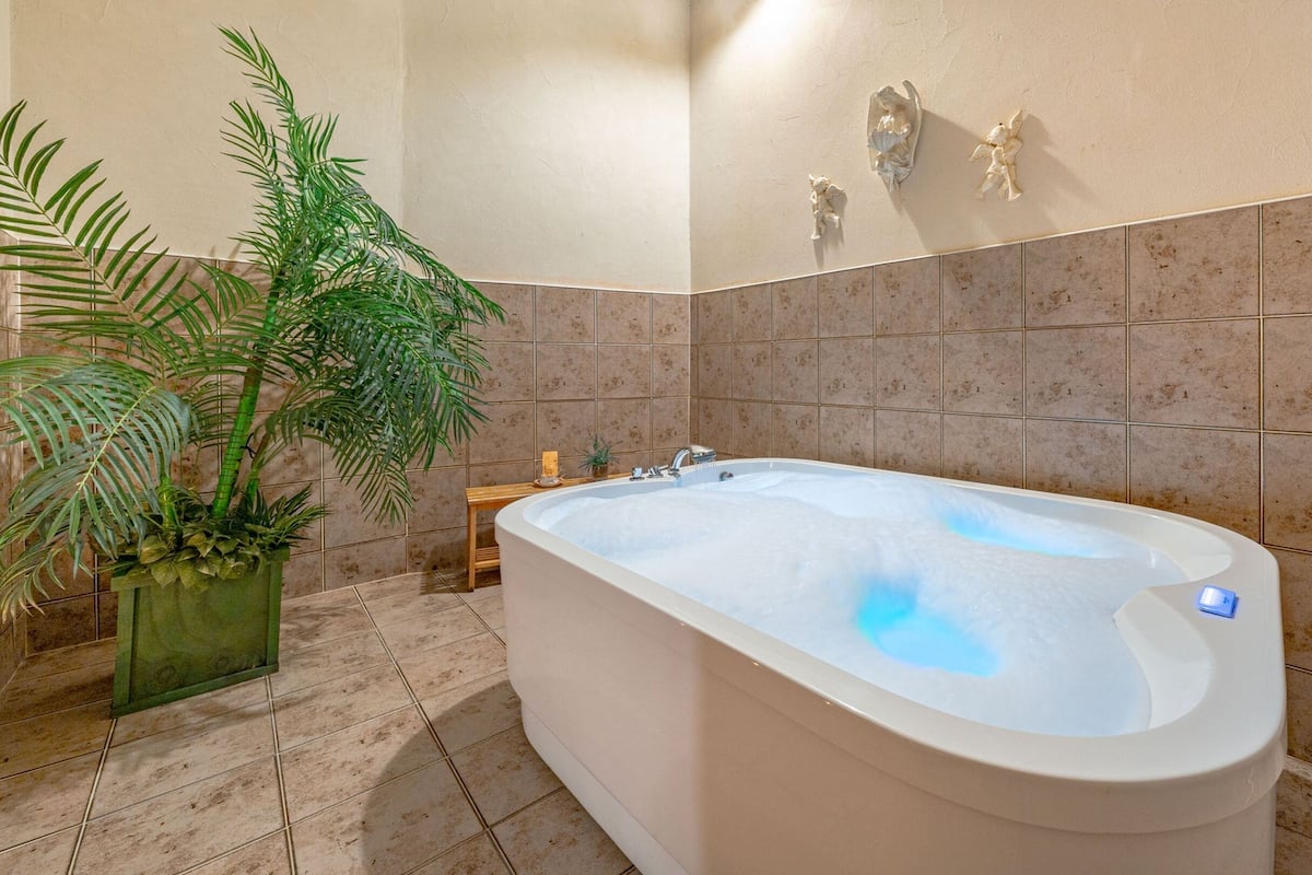 Habitación básica, 2 habitaciones (Suite spa) | 1 habitación y wifi gratis