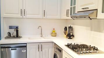 Microwave, dishwasher, electric kettle, cookware/dishes/utensils