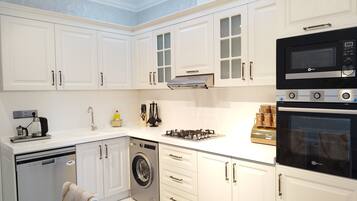 Microwave, dishwasher, electric kettle, cookware/dishes/utensils