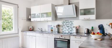 Réfrigérateur, micro-ondes, four, lave-vaisselle