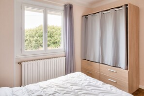 3 chambres, fer et planche à repasser, Wi-Fi gratuit