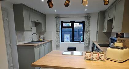 Middletree ideal modern cottage pet friendly