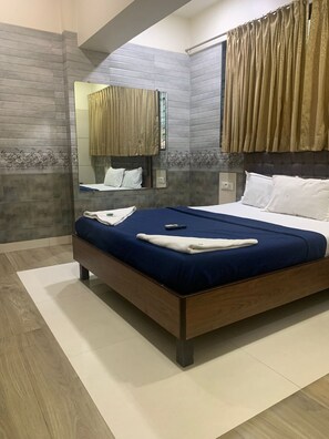 Superior Room | 1 bedroom, bed sheets - Hotel Royal Residency (Mumbai)