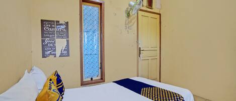Desk, free WiFi, bed sheets