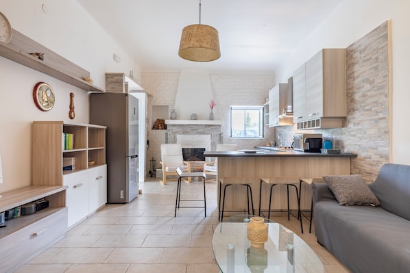 Smart TV, fireplace, books - Cozy Villa with whirlpool and emotional shower surrounded by nature (Ceglie Messapica)