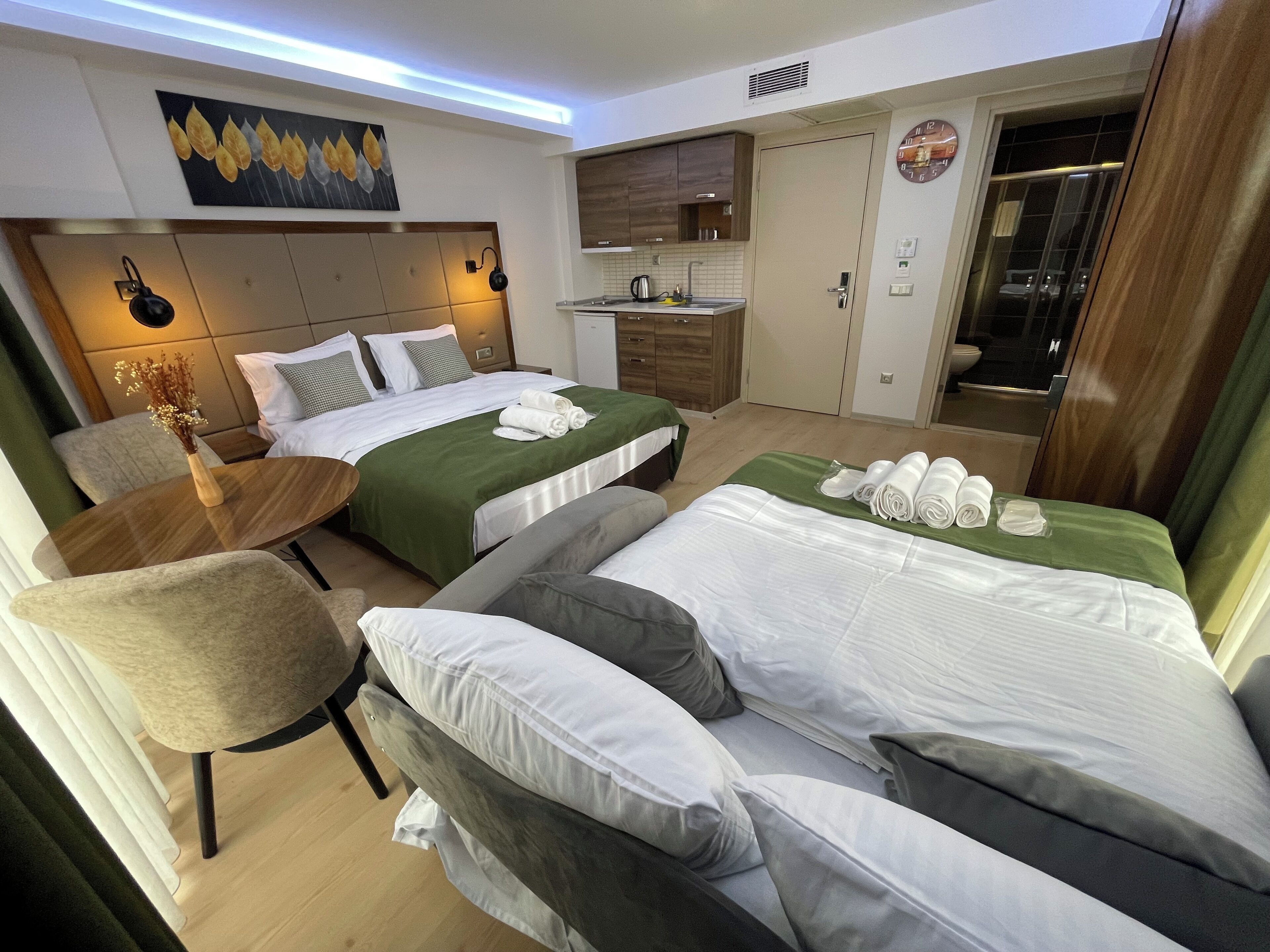 Surmatelas, coffres-forts dans les chambres, bureau