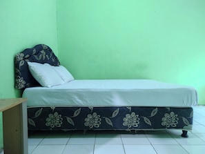 Standard Double Room | Free WiFi, bed sheets