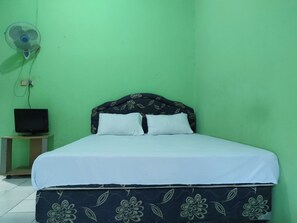 Free WiFi, bed sheets - Hotel O Penginapan Syariah Al Syifa (Kendari)