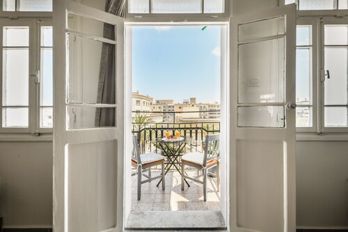 Vintage Charm 1BR Apt w Balcony & View