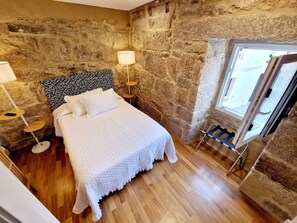 1 slaapkamer, een strijkplank/strijkijzer, wifi, beddengoed