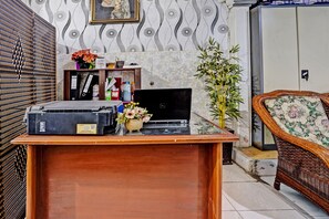 Reception - Hotel O Lestari Syariah (Sidoarjo)