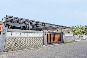 Front of property - Hotel O Lestari Syariah (Sidoarjo)