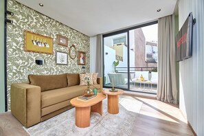 Leilighet – deluxe | Oppholdsområde | Smart-TV