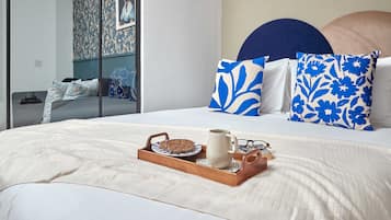 1 dormitorio, tabla de planchar con plancha, cunas gratuitas