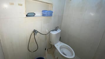 Deluxe Double Room | Bathroom | Shower, rainfall showerhead, bidet, soap