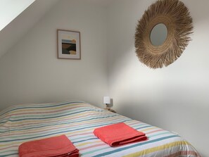 2 Schlafzimmer, Reisekinderbett, kostenloses WLAN, Bettwäsche