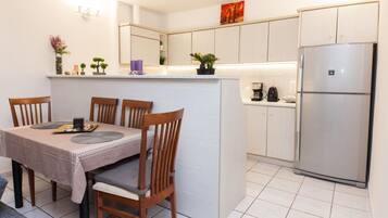 Apartemen | Dapur pribadi | Lemari es besar, oven, dan pemanggang roti