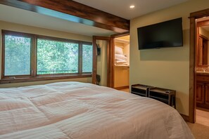 2 عدّة غرف نوم ومكواة/لوح كي وواي فاي مجانًا وملاءات أسرّة