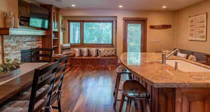 Andora Villa Condo 108 - Spacious Modernized Condo, Walk to Restaurants