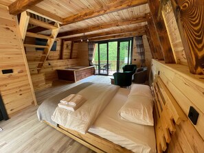 Luxury Chalet | Egyptian cotton sheets, premium bedding, free WiFi