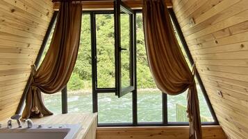Exclusive Chalet | 1 bedroom, Egyptian cotton sheets, premium bedding, free WiFi