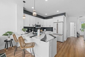 Fridge, microwave, oven, stovetop - Upscale Townhome At Windsor Hills w Private Pool (Kissimmee)