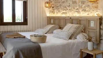 4 bedrooms, iron/ironing board, WiFi