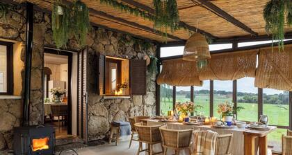 Renovated house with pool on a private in Toledo. Views of the Sierra de Gredos.