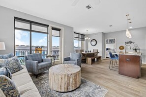 TV - Luxurious Downton High Floor 2 br 2 bth Condo-#54 (Nashville)