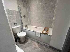 Hårføner, håndklær, såpe og toalettpapir