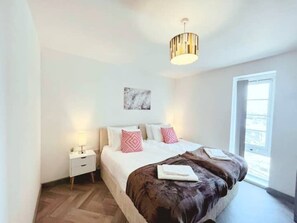 2 soverom, strykejern/-brett, wi-fi og sengetøy