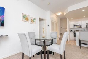 Dining - Gated Resort, Pool, Near Disney & Universal! (Kissimmee)