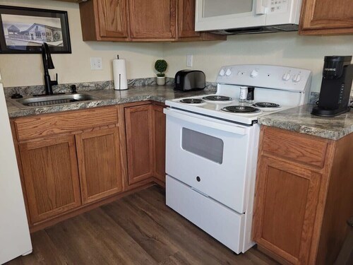 Charming 1BR Efficiency Apt Near TTU & Downtown
