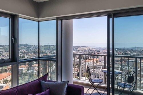 Dreamy  2BDR, Unparalleled Views Of The Old City