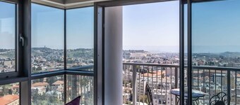 Dreamy  2BDR, Unparalleled Views Of The Old City