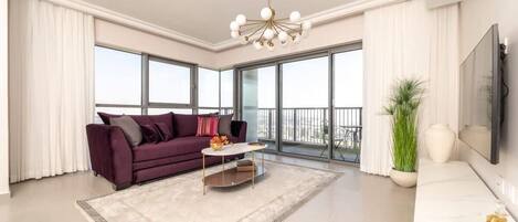 Una televisión, una oficina