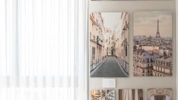 1 habitación, escritorio, tabla de planchar con plancha y wifi