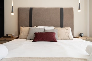 1 Schlafzimmer, Schreibtisch, Bügeleisen/Bügelbrett, Reisekinderbett