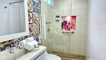 Superior Suite | Bathroom