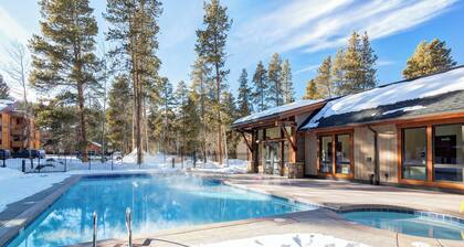 Breckenridge Condo, Walk to Lift & Downtown, Free Parking, Pool & Hot Tubs