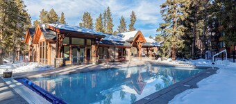 Breckenridge Condo, Walk to Lift & Downtown, Free Parking, Pool & Hot Tubs