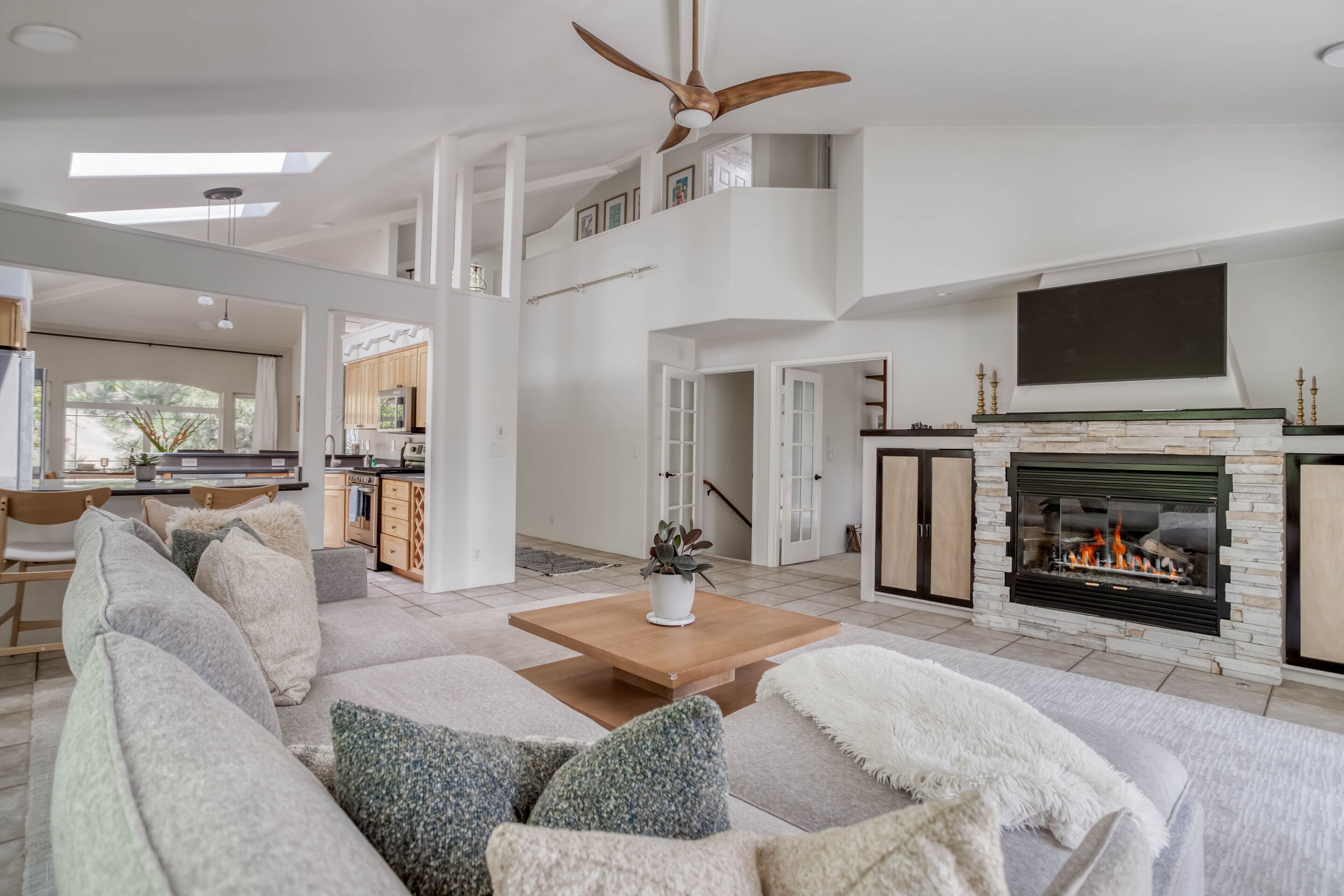 Troon Ave-Meredith Lodging - Modern NW Bend Home, Movie Room, Hot tub, and More!