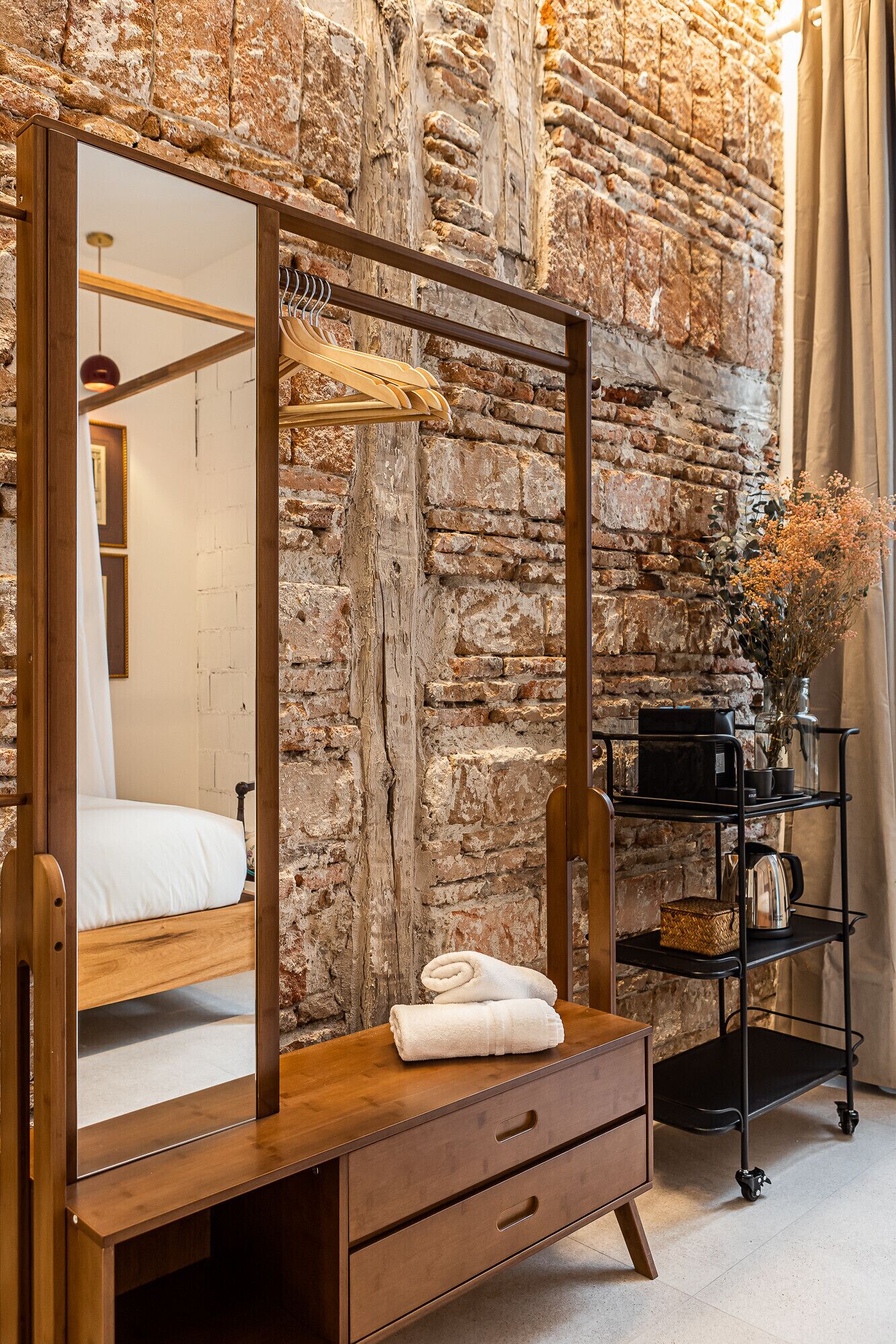 1 habitación, tabla de planchar con plancha, wifi gratis y ropa de cama 