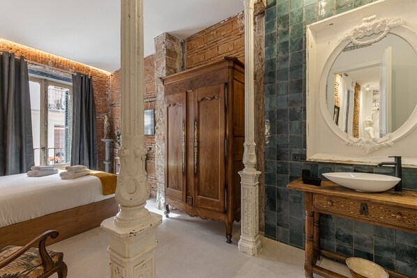 1 slaapkamer, een strijkplank/strijkijzer, gratis wifi, beddengoed