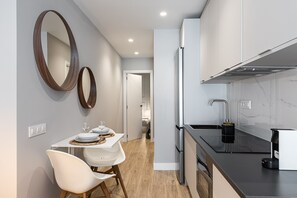 Kjøleskap, mikrobølgeovn, ovn og oppvaskmaskin