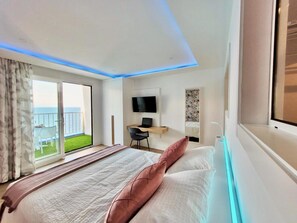 1 bedroom, WiFi - Holiday Feel B by The Ocean Rentals (Mesa del Mar)